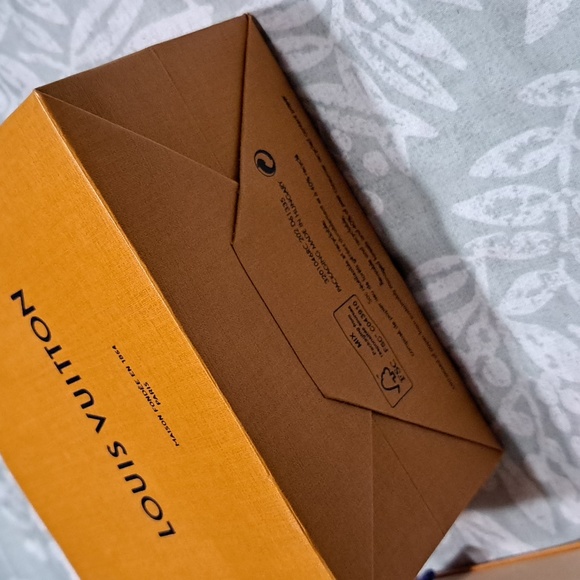 Louis Vuitton box &  small bag - Picture 10 of 11